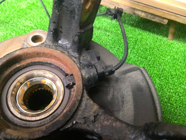 【中古】ムーヴ DBA-L185S 右フロントナックルハブ 43211-B2040