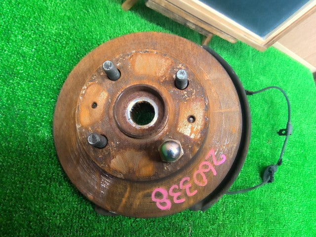 【中古】ムーヴ DBA-L185S 左フロントナックルハブ 43212-B2040