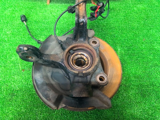 【中古】ムーヴ DBA-L185S 左フロントナックルハブ 43212-B2040