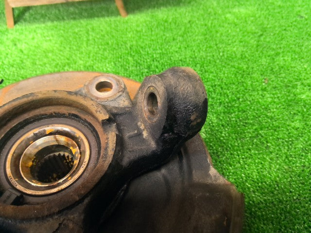 【中古】ムーヴ DBA-L185S 左フロントナックルハブ 43212-B2040