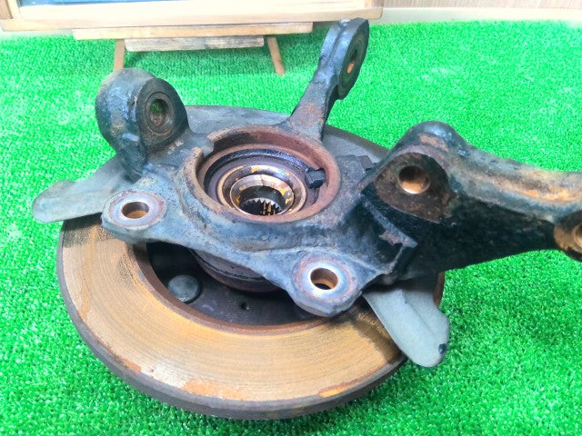 【中古】ムーヴ DBA-L185S 左フロントナックルハブ 43212-B2040