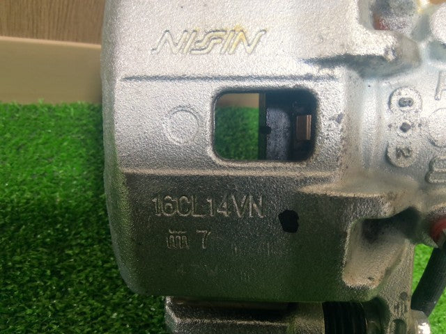 【中古】フリードスパイク DBA-GB3 左 フロント