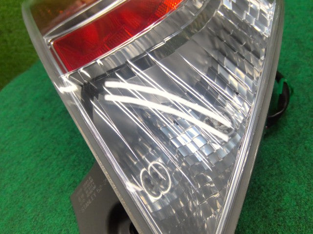 【中古】アクア DAA-NHP10 右テールランプ 81550-52A83