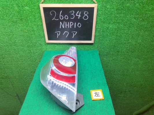 【中古】アクア DAA-NHP10 左テールランプ 81560-52693