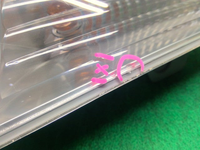 【中古】アクア DAA-NHP10 左テールランプ 81560-52693