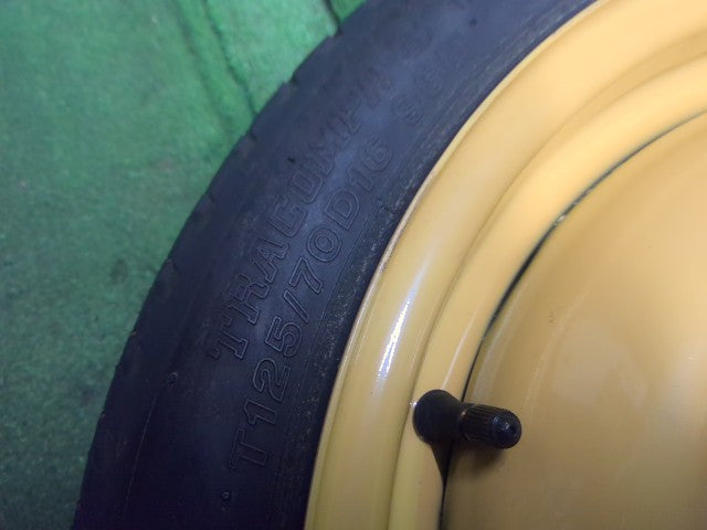 【中古】アクア DAA-NHP10 テンパータイヤ 42611-1A240