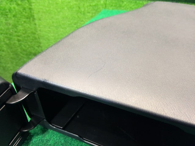 【中古】アクア DAA-NHP10 アームレスト 58905-52020-C0