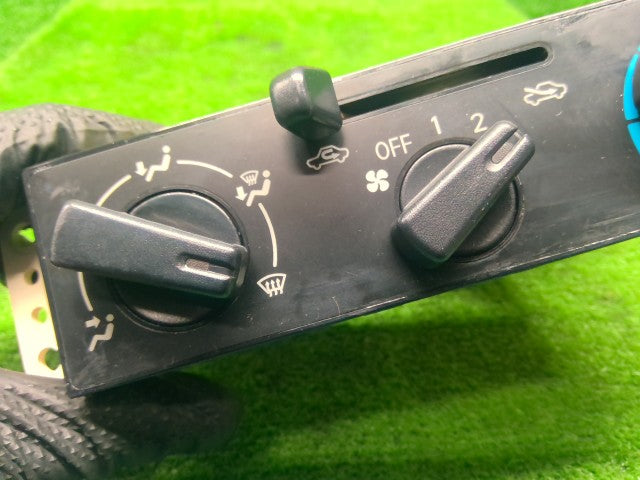 ミニキャブ Ａ／Ｃスイッチパネル GD-U62T MR564346