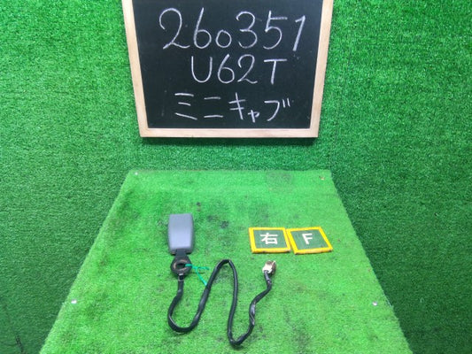 ミニキャブ GD-U62T ドライバーシートベルト 受け側