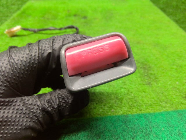 ミニキャブ GD-U62T ドライバーシートベルト 受け側