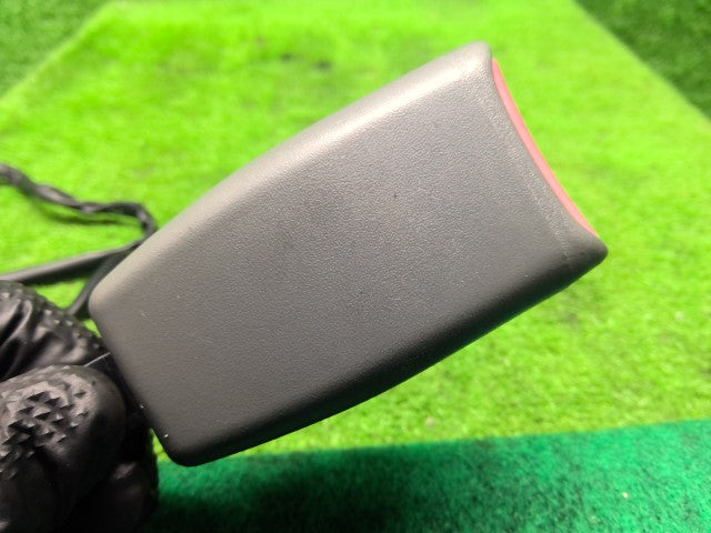 ミニキャブ GD-U62T ドライバーシートベルト 受け側