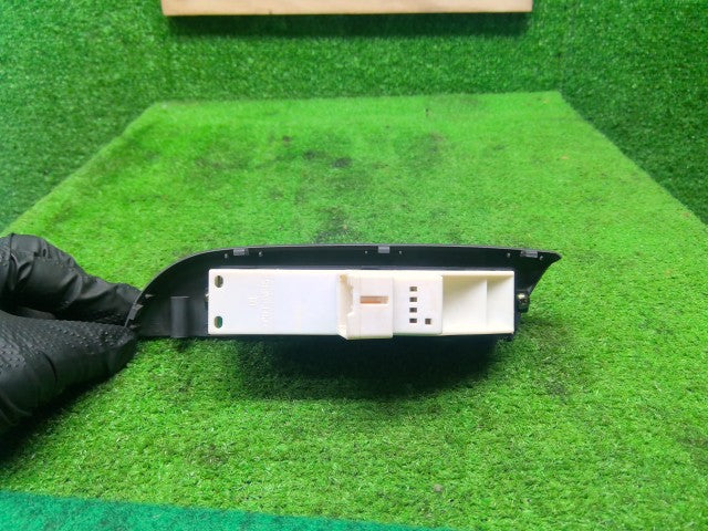 【中古】サンバー GD-TV2 パワーウインドウスイッチ 83071TC000
