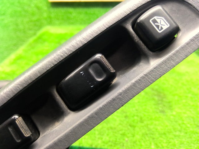 【中古】サンバー GD-TV2 パワーウインドウスイッチ 83071TC000