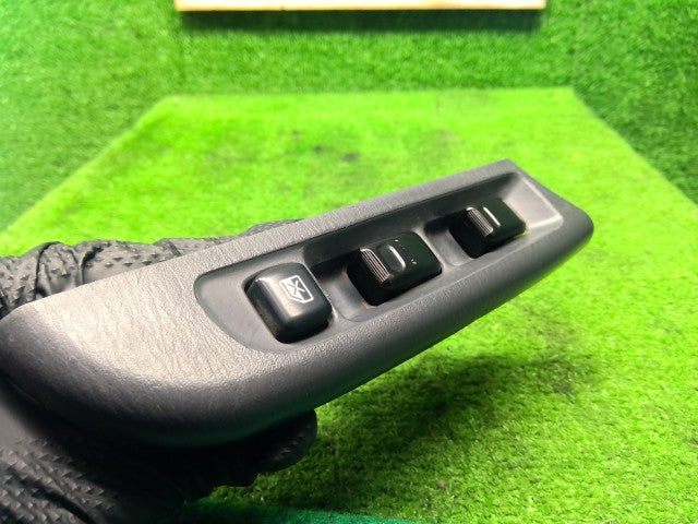 【中古】サンバー GD-TV2 パワーウインドウスイッチ 83071TC000