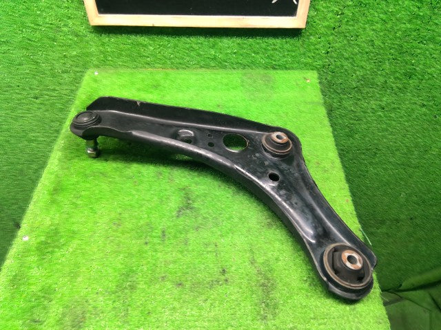 【中古】デイズルークス DBA-B21A 右フロントロアアーム 54504-6A00G