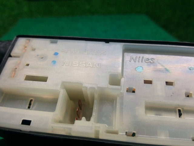【中古】デイズルークス DBA-B21A パワーウインドウスイッチ 25400-6A00フロント