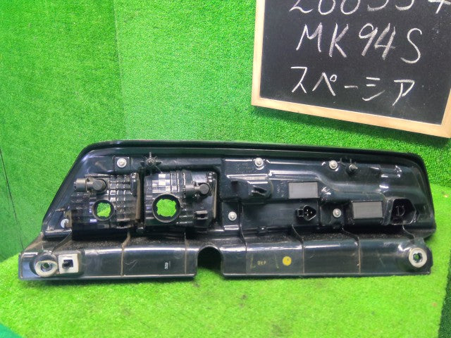 【中古】スペーシア 5AA-MK94S 右テールランプ 35650-53UA0