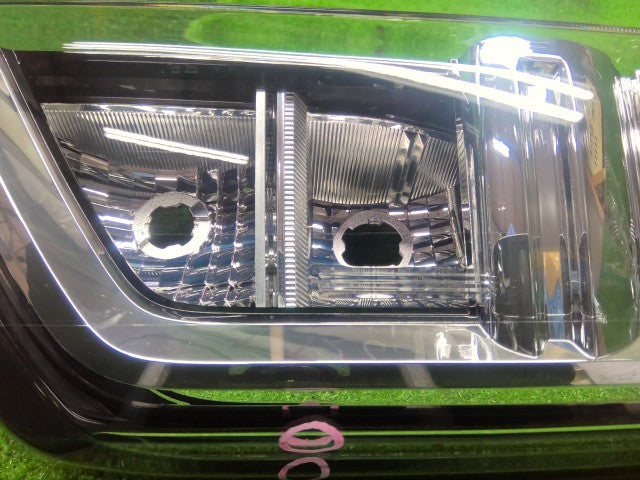 【中古】スペーシア 5AA-MK94S 右テールランプ 35650-53UA0