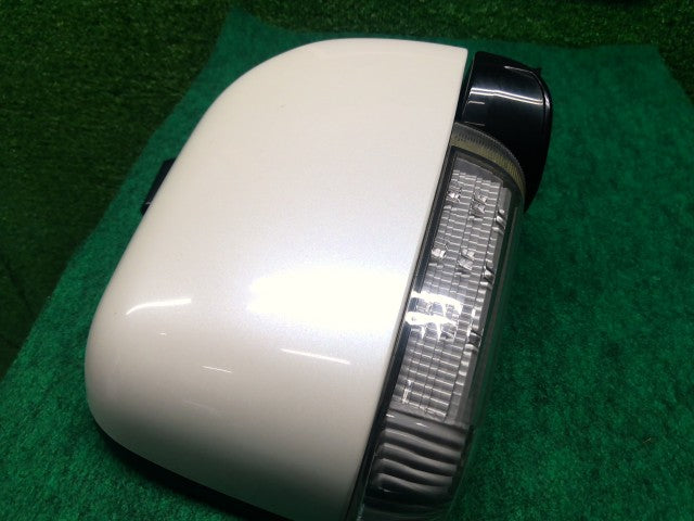 【中古】デリカＤ5 LDA-CV1W 右サイドミラー 7632C778