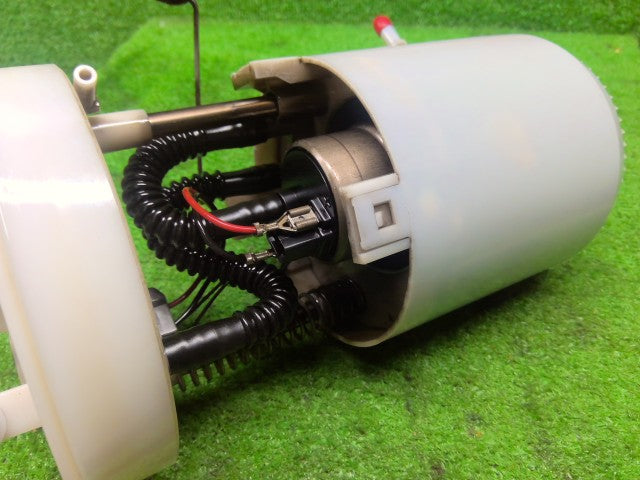 【中古】デリカＤ5 LDA-CV1W フューエルポンプ 1760A486