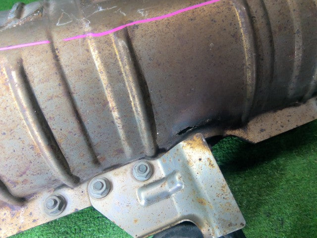 【中古】デリカＤ5 LDA-CV1W 触媒 キャタライザー