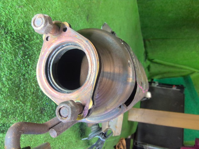 【中古】デリカＤ5 LDA-CV1W 触媒 キャタライザー
