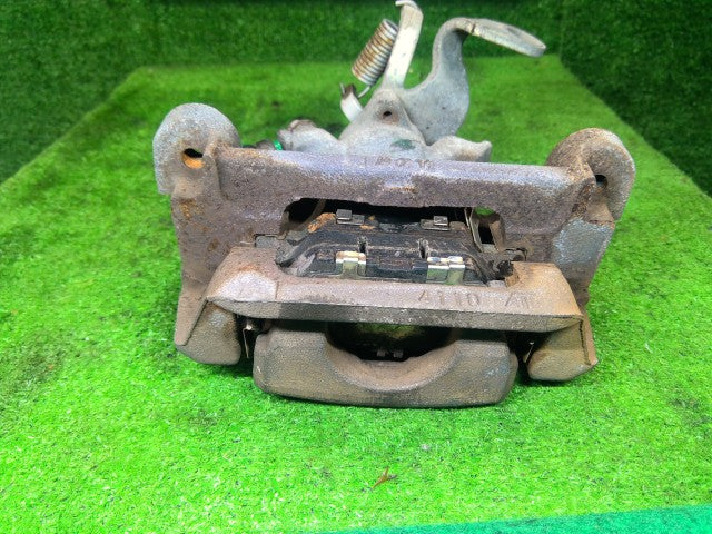 【中古】デリカＤ5 LDA-CV1W 右リアキャリパー 4605B650