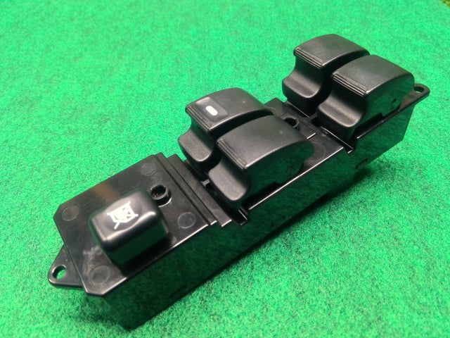 【中古】デリカＤ5 LDA-CV1W パワーウインドウスイッチ 8608A227