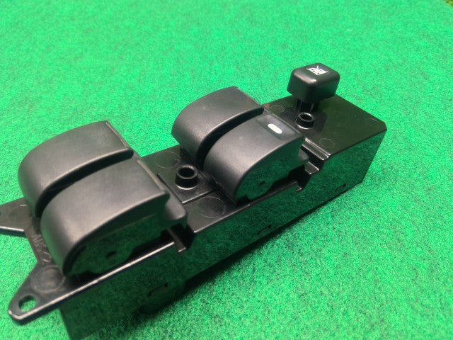 【中古】デリカＤ5 LDA-CV1W パワーウインドウスイッチ 8608A227