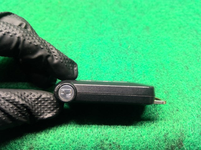 【中古】デリカＤ5 LDA-CV1W キーレスリモコン 8637A442