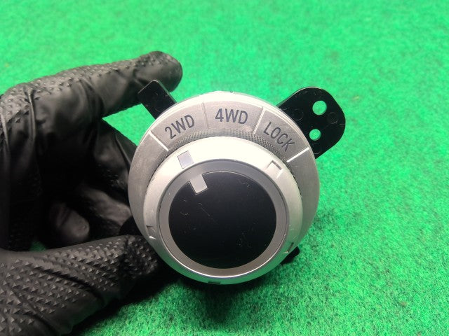 【中古】デリカＤ5 LDA-CV1W 走行モードスイッチ 8604A008