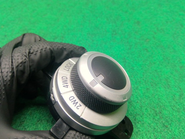 【中古】デリカＤ5 LDA-CV1W 走行モードスイッチ 8604A008