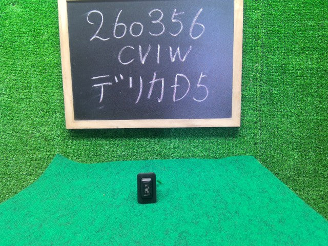 【中古】デリカＤ5 LDA-CV1W 右側シートヒータースイッチ W23A19