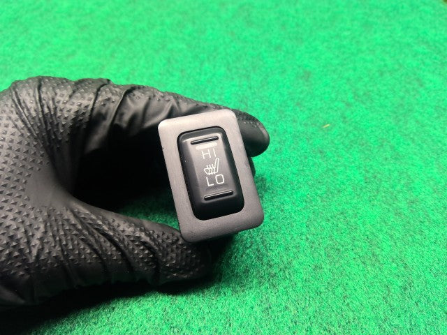 【中古】デリカＤ5 LDA-CV1W 右側シートヒータースイッチ W23A19
