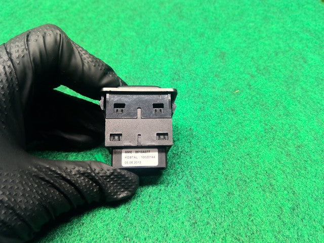 【中古】デリカＤ5 LDA-CV1W 右側シートヒータースイッチ W23A19