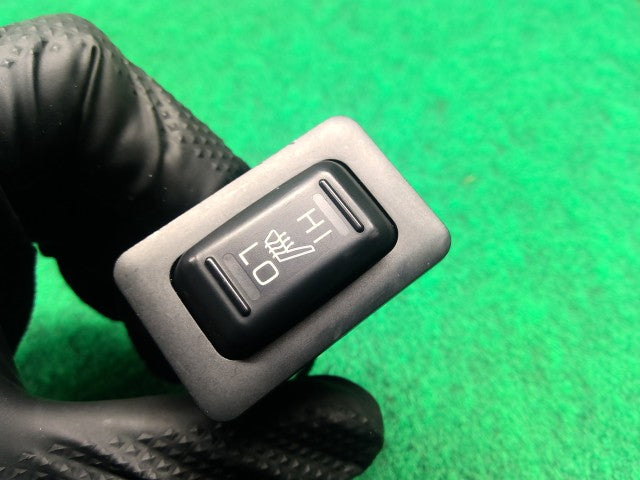 【中古】デリカＤ5 LDA-CV1W 右側シートヒータースイッチ W23A19