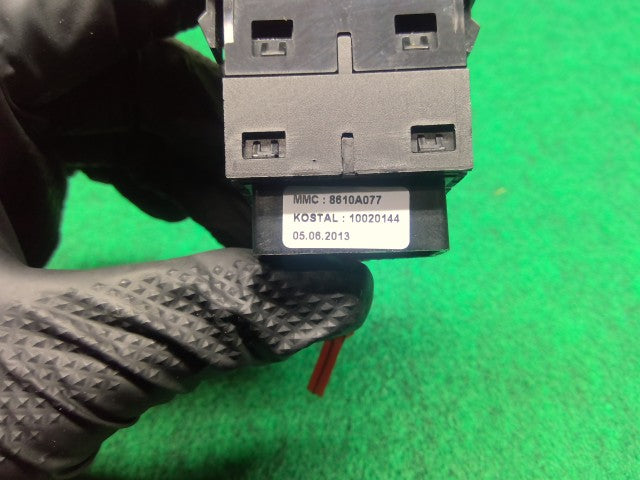 【中古】デリカＤ5 LDA-CV1W 左側シートヒータースイッチ W23A19