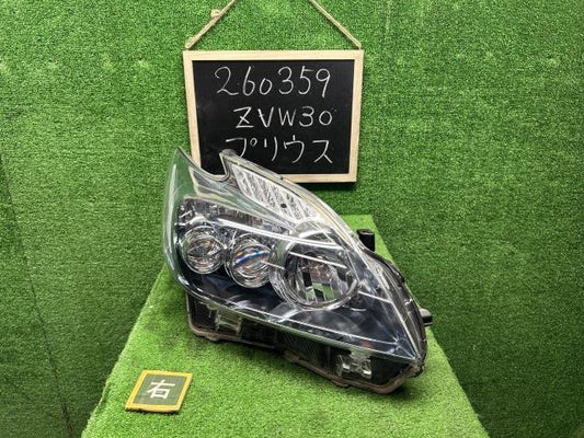 【中古】プリウス DAA-ZVW30 右ヘッドランプＡＳＳＹ 81110-47241