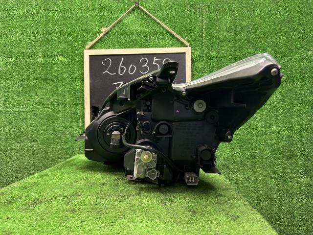 【中古】プリウス DAA-ZVW30 右ヘッドランプＡＳＳＹ 81110-47241