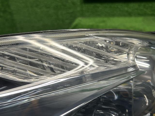 【中古】プリウス DAA-ZVW30 右ヘッドランプＡＳＳＹ 81110-47241