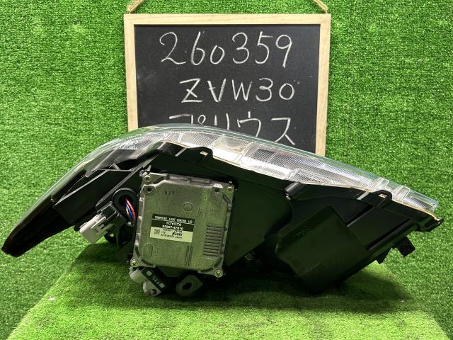 【中古】プリウス DAA-ZVW30 右ヘッドランプＡＳＳＹ 81110-47241