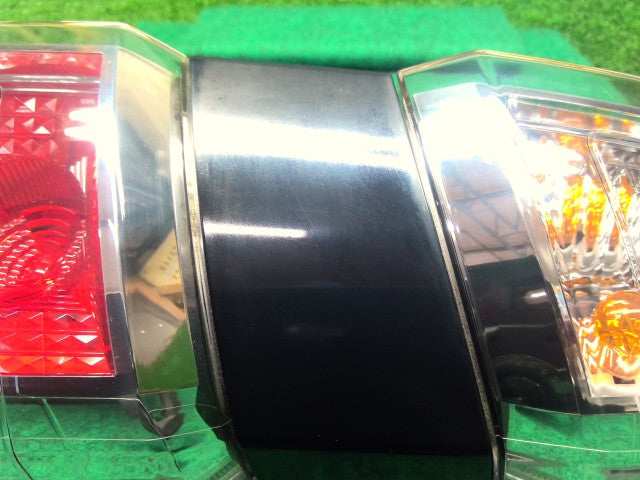 【中古】Ｎ－ＷＧＮ DBA-JH1 右テールランプ 33500-T6G-902