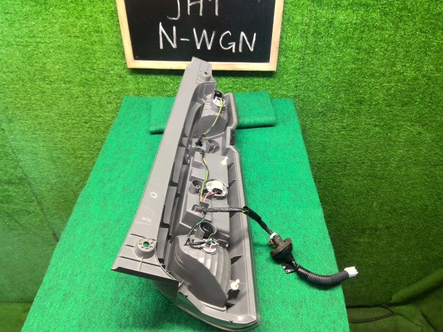 【中古】Ｎ－ＷＧＮ DBA-JH1 左テールランプ 33550-T6G-902