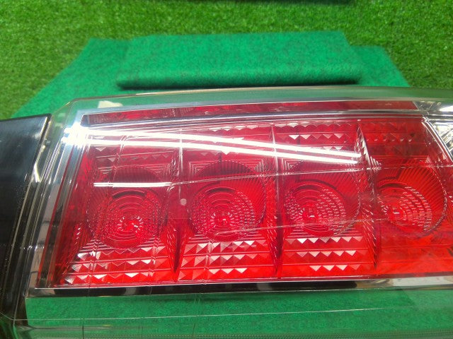 【中古】Ｎ－ＷＧＮ DBA-JH1 左テールランプ 33550-T6G-902
