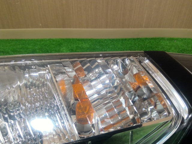 【中古】ルーミー 5BA-M900A 右テールランプ 右ブレーキランプ