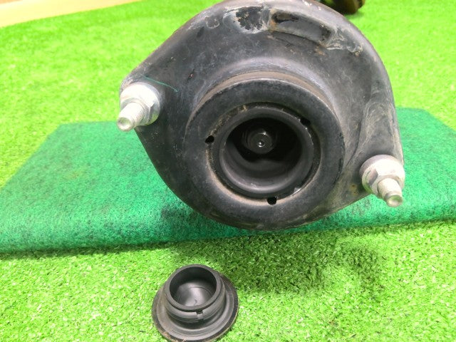 【中古】ルーミー 5BA-M900A 左フロントストラット ハブ