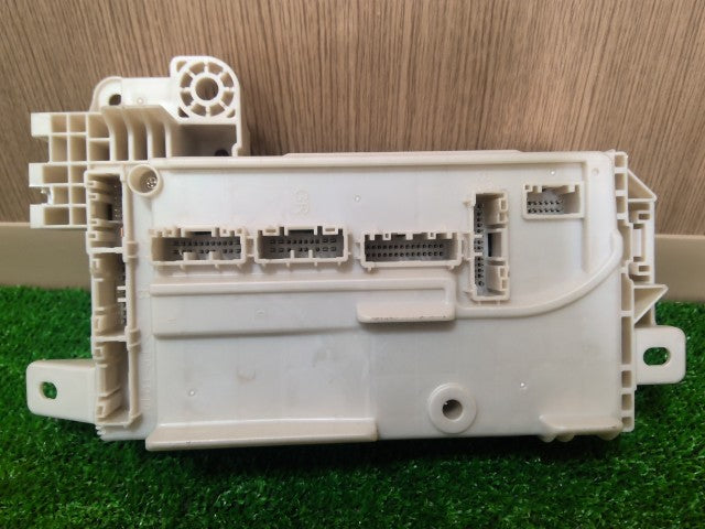 【中古】ルーミー 5BA-M900A ヒューズボックス ジャンクションブロック
