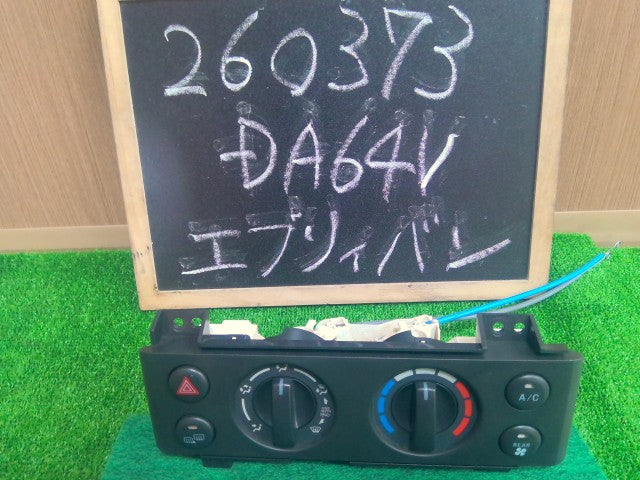 【中古】エブリィ EBD-DA64V ＡＣ エアコンスイッチパネル