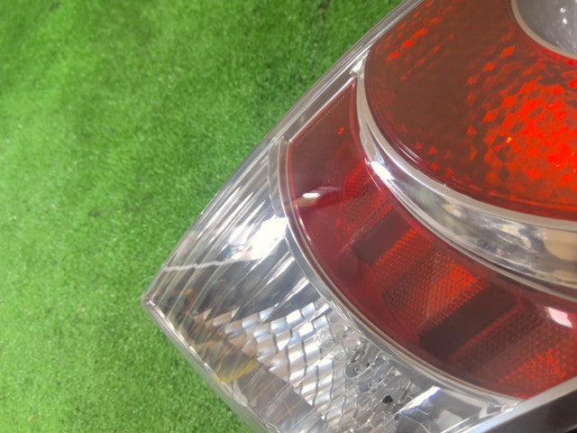 【中古】アクア DAA-NHP10 右テールランプ 右ブレーキランプ