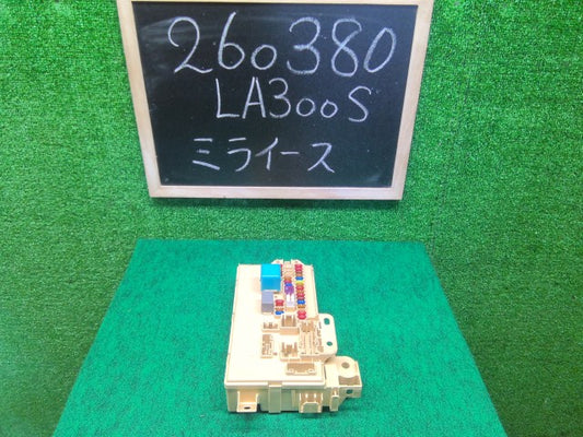 【中古】ミライース DBA-LA300S ヒューズボックス 82600-B2370